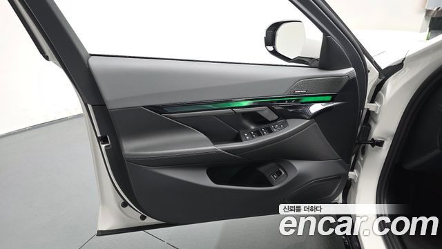 BMW 5-Series 2025 — photo 14