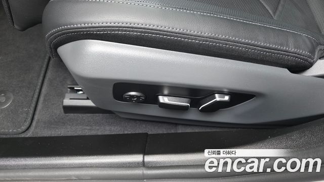 BMW 5-Series 2025 — photo 30