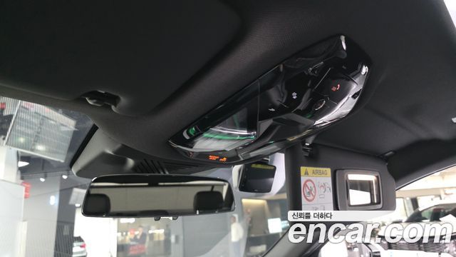 BMW 5-Series 2025 — photo 36