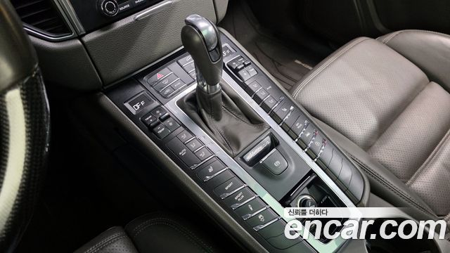 Porsche Macan 2017 — photo 12