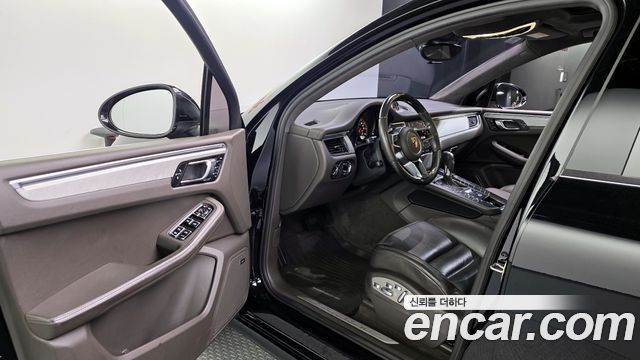 Porsche Macan 2017 — photo 13