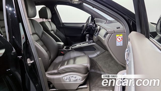 Porsche Macan 2017 — photo 17