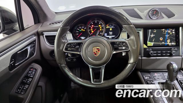 Porsche Macan 2017 — photo 19