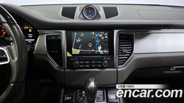 Porsche Macan 2017 — photo 20
