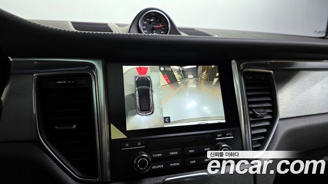 Porsche Macan 2017 — photo 21