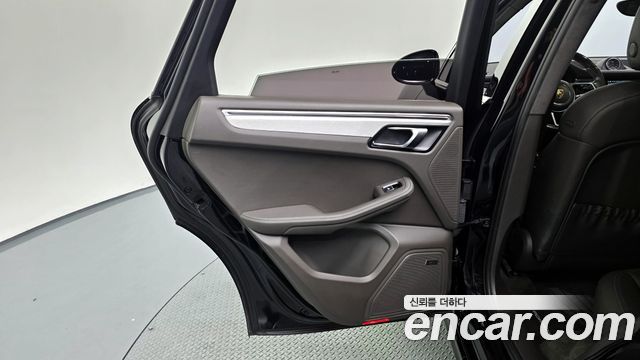 Porsche Macan 2017 — photo 15