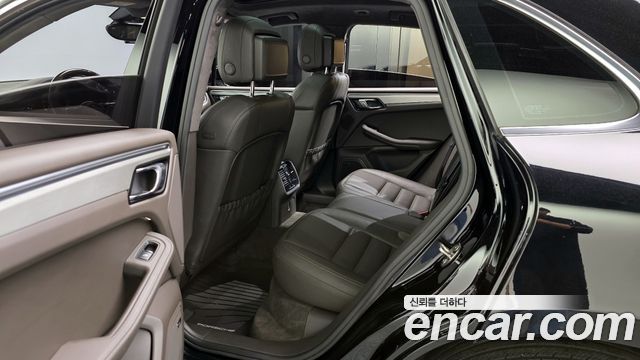 Porsche Macan 2017 — photo 16