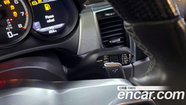 Porsche Macan 2017 — photo 29