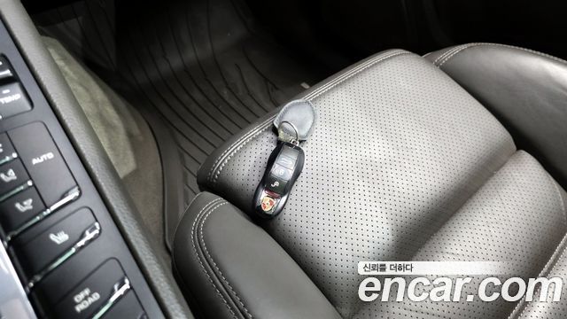 Porsche Macan 2017 — photo 32