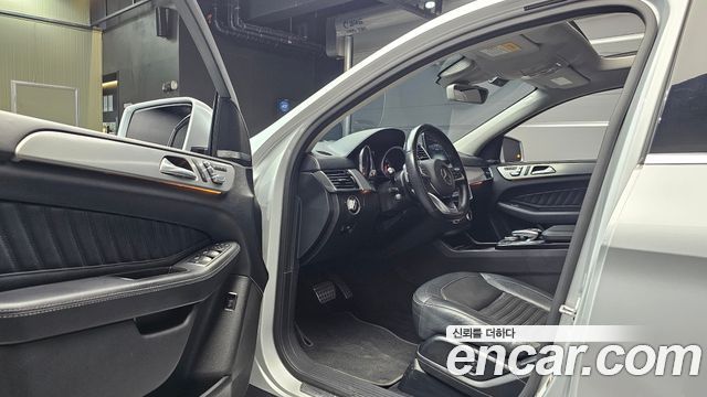 Mercedes-Benz GLE-Class 2017 — photo 10
