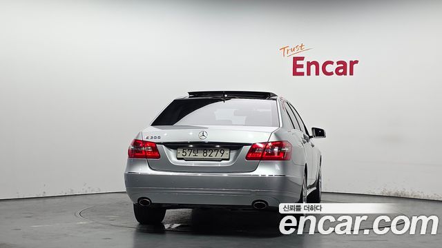 Mercedes-Benz E-Class 2013 — photo 4