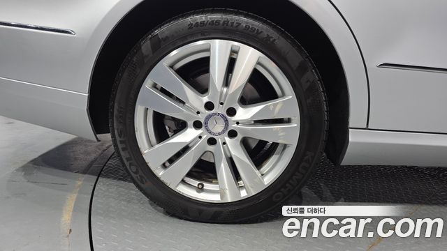 Mercedes-Benz E-Class 2013 — photo 5