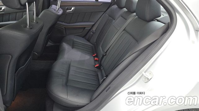 Mercedes-Benz E-Class 2013 — photo 18