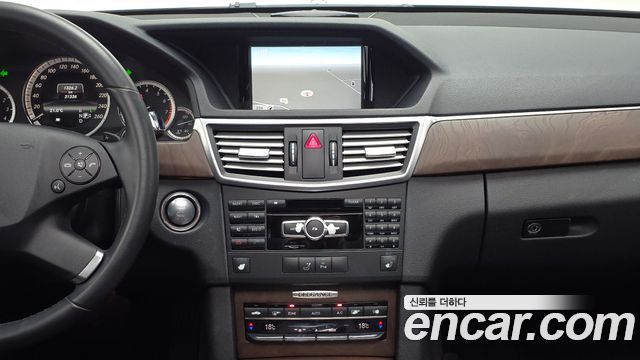 Mercedes-Benz E-Class 2013 — photo 20