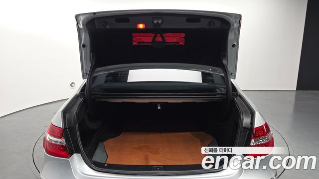 Mercedes-Benz E-Class 2013 — photo 26