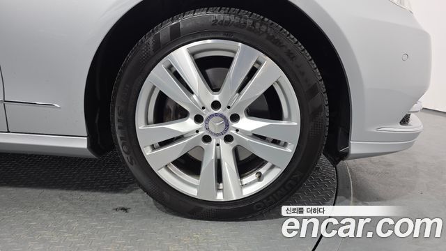 Mercedes-Benz E-Class 2013 — photo 7