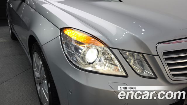 Mercedes-Benz E-Class 2013 — photo 8