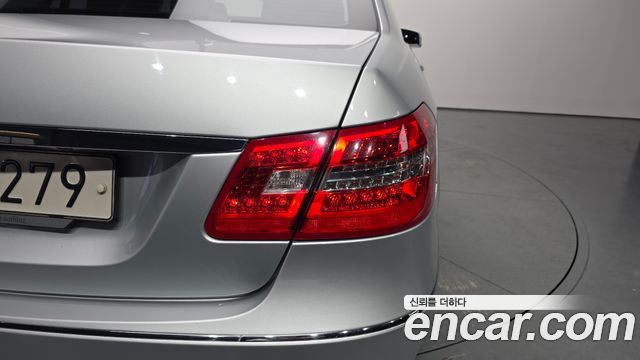 Mercedes-Benz E-Class 2013 — photo 9