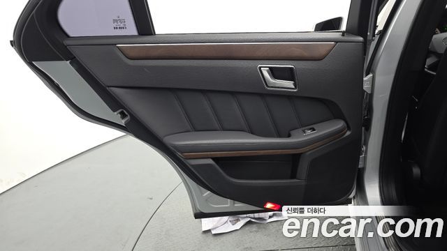Mercedes-Benz E-Class 2013 — photo 15