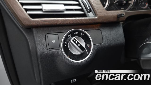 Mercedes-Benz E-Class 2013 — photo 27