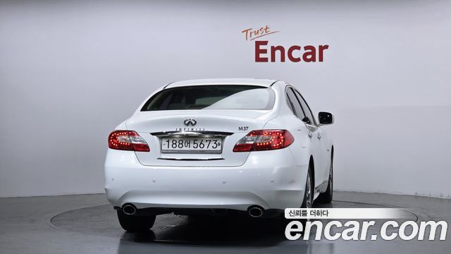 Infiniti M 2011 — photo 4