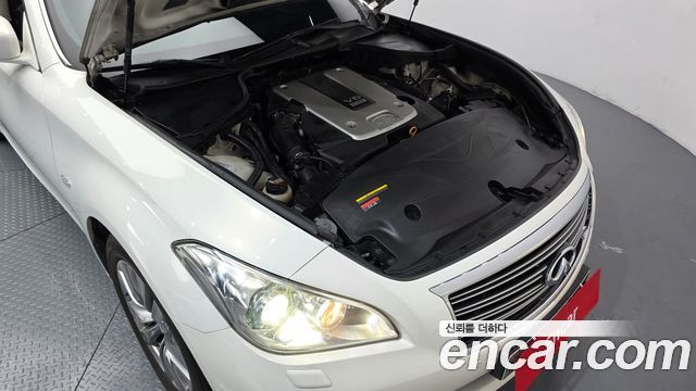Infiniti M 2011 — photo 6