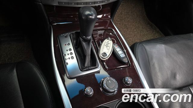Infiniti M 2011 — photo 9