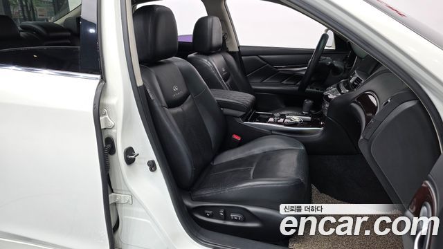 Infiniti M 2011 — photo 11