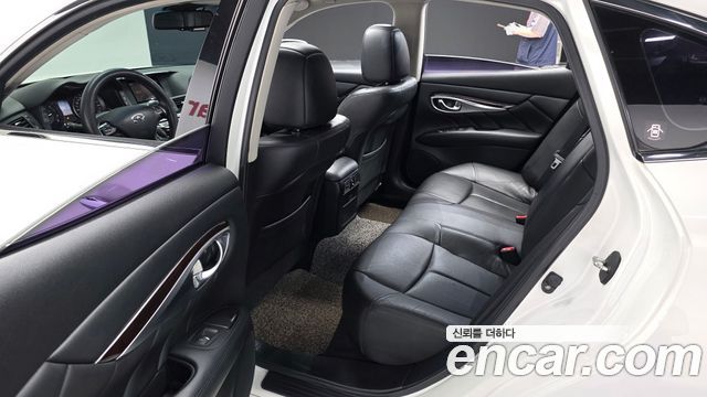 Infiniti M 2011 — photo 12