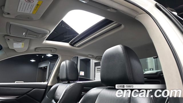 Infiniti M 2011 — photo 16