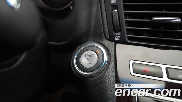 Infiniti M 2011 — photo 19