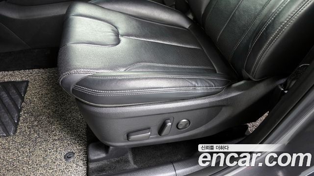 Hyundai Santafe 2019 — photo 31