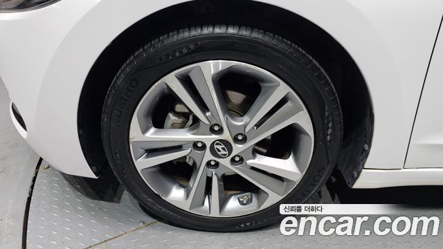 Hyundai AVANTE 2018 — photo 5