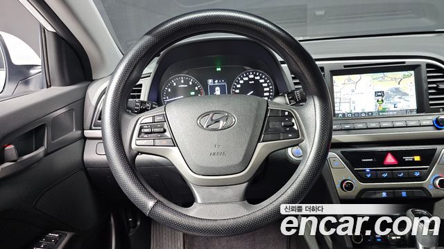 Hyundai AVANTE 2018 — photo 13