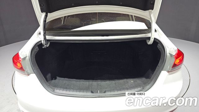 Hyundai AVANTE 2018 — photo 16