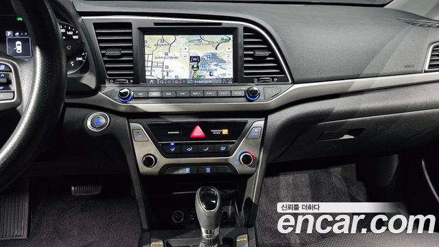 Hyundai AVANTE 2018 — photo 17