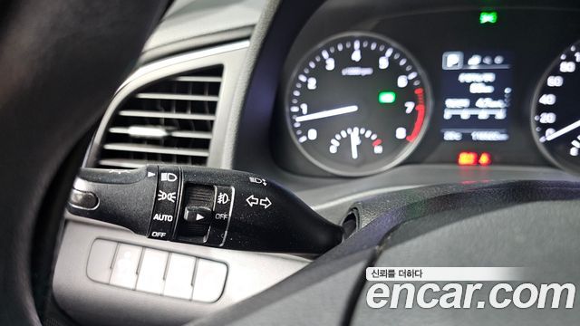 Hyundai AVANTE 2018 — photo 19