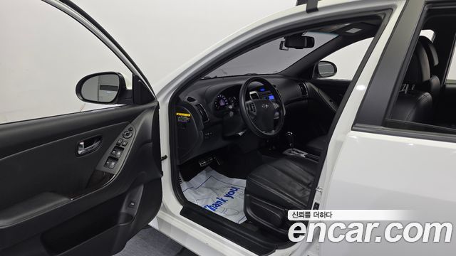 Hyundai AVANTE 2010 — photo 10