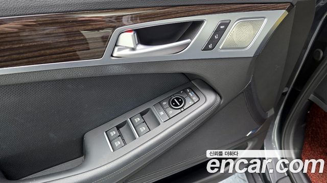 Genesis G80 2018 — photo 18