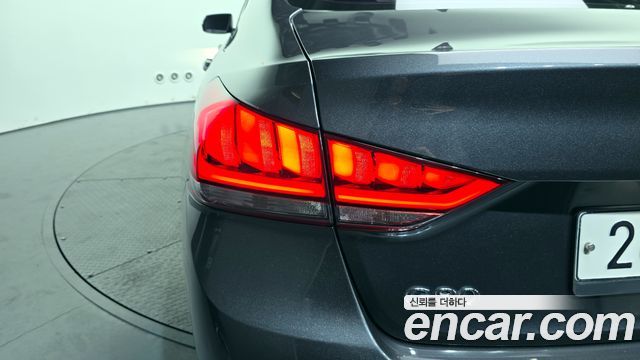 Genesis G80 2018 — photo 9