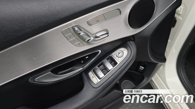 Mercedes-Benz C-Class 2017 — photo 15
