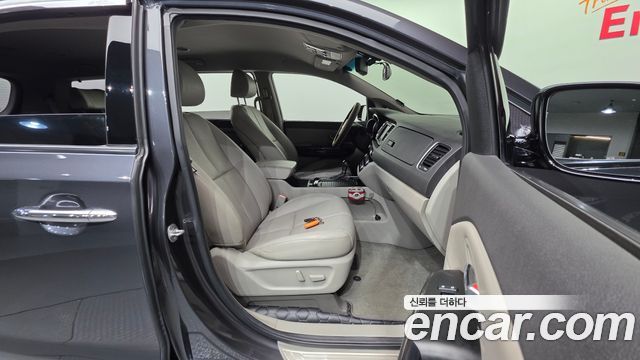 Kia Canival 2016 — photo 10