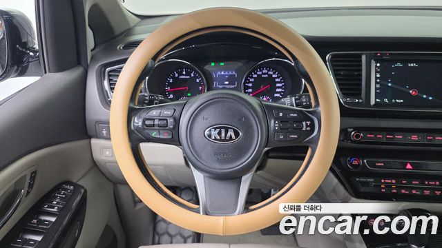 Kia Canival 2016 — photo 11