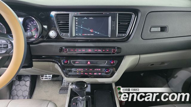 Kia Canival 2016 — photo 12