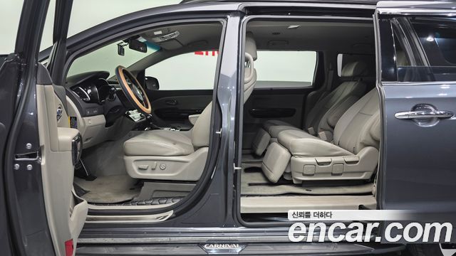 Kia Canival 2016 — photo 14