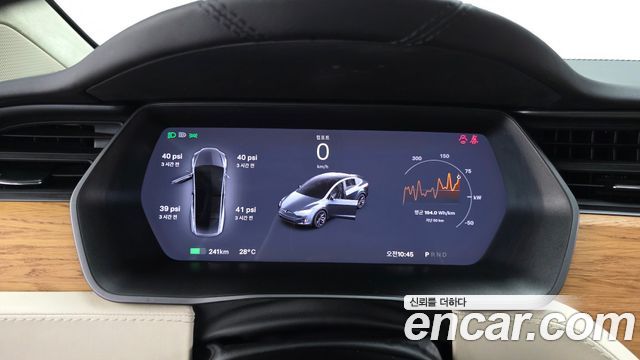 Tesla Model X 2019 — photo 11