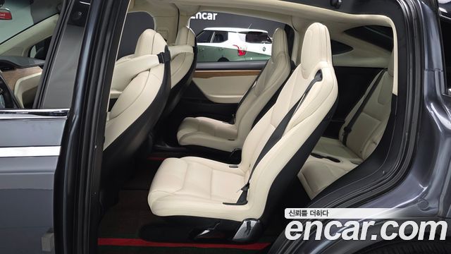 Tesla Model X 2019 — photo 18
