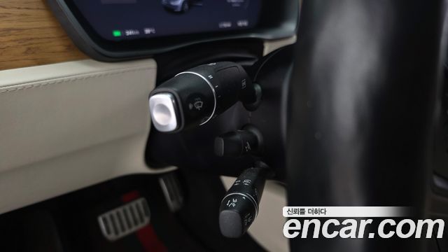 Tesla Model X 2019 — photo 19