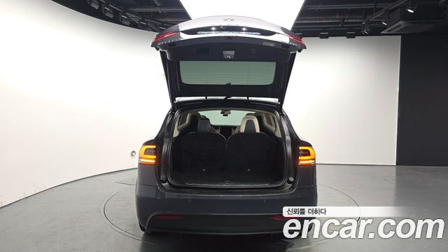 Tesla Model X 2019 — photo 26