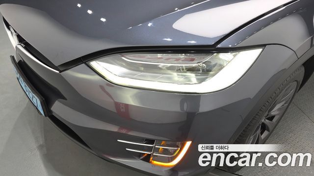 Tesla Model X 2019 — photo 8